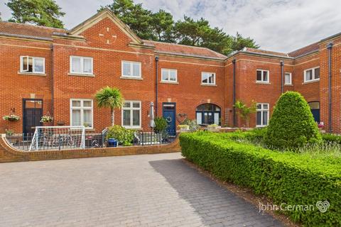 3 bedroom mews for sale, Carnarvon Court, Bretby