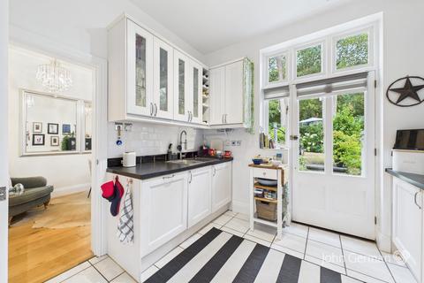 3 bedroom mews for sale, Carnarvon Court, Bretby