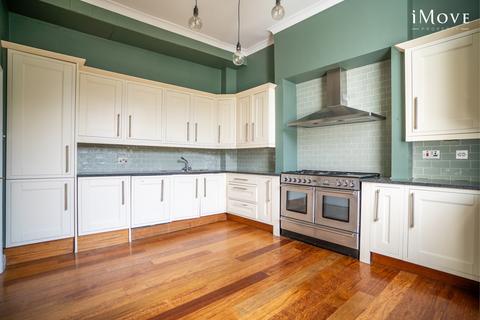 3 bedroom flat for sale, Gipsy Hill, London SE19