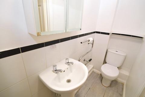 7 Hill View Drive, London, SE28 0LJ