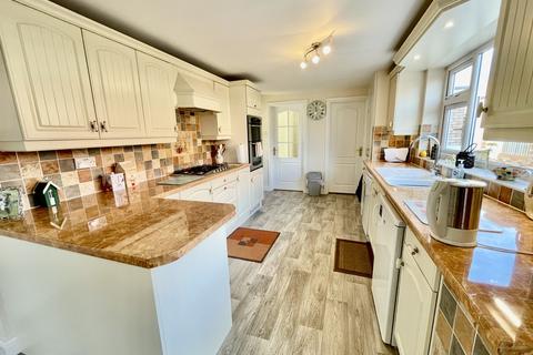3 bedroom detached house for sale, Austendyke Road, Weston Hills