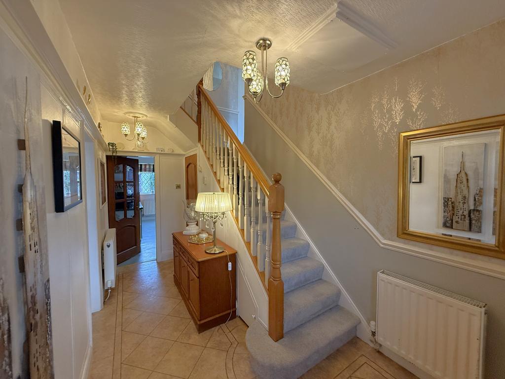 Hallway 2.jpeg