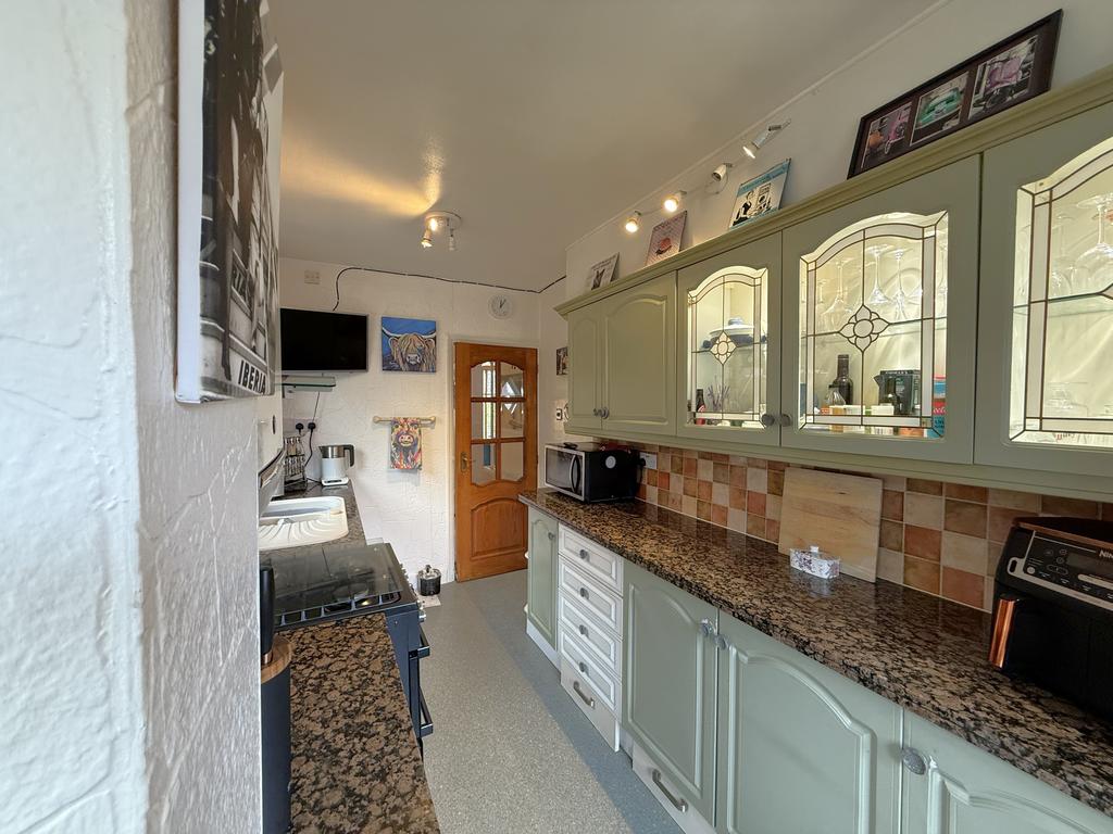 Kitchen 1.jpeg