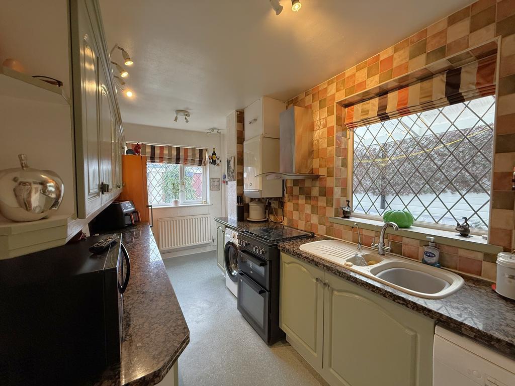 Kitchen 2.jpeg