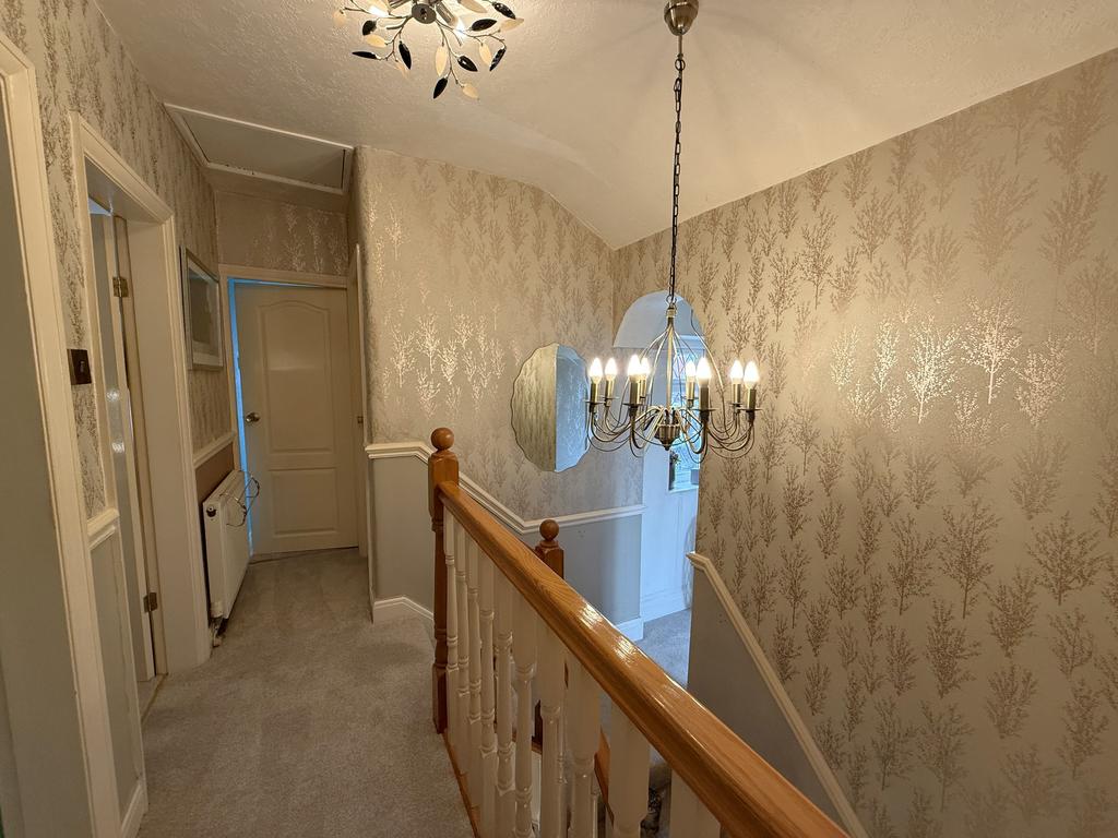 Upstairs Hallway 1.jpeg