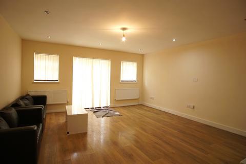 4 bedroom semi-detached house to rent, Coniston Avenue, UB68EG