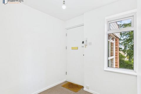2 bedroom apartment to rent, 2 Hinton Road, Wallington SM6