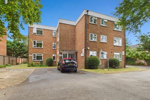 2 bedroom apartment to rent, 2 Hinton Road, Wallington SM6