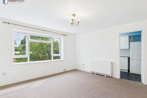 2 bedroom apartment to rent, 2 Hinton Road, Wallington SM6