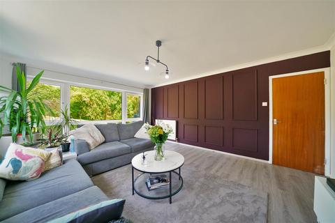 2 bedroom apartment to rent, Lantern Close, WEMBLEY