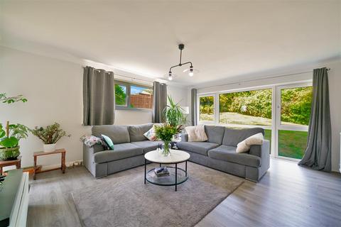 2 bedroom apartment to rent, Lantern Close, WEMBLEY