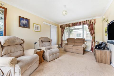 37 Briar Close, Yapton, Arundel, BN18 0ES