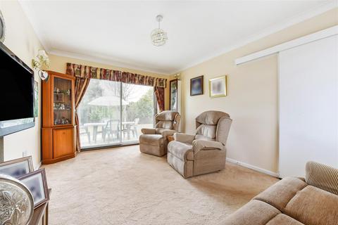 37 Briar Close, Yapton, Arundel, BN18 0ES