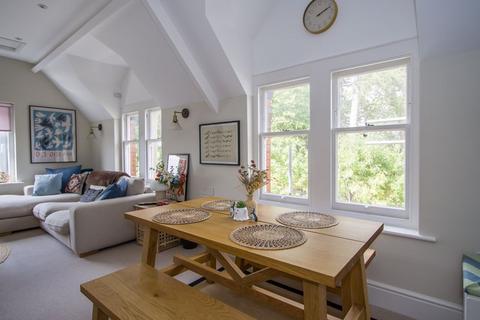 2 bedroom flat for sale, Plymouth Road, Penarth