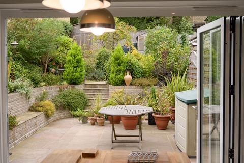 106 Southlands, Bath, BA1 4EA