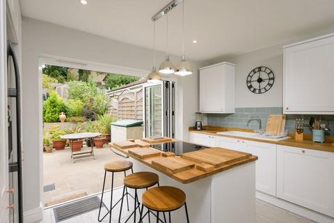 106 Southlands, Bath, BA1 4EA
