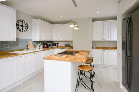 106 Southlands, Bath, BA1 4EA