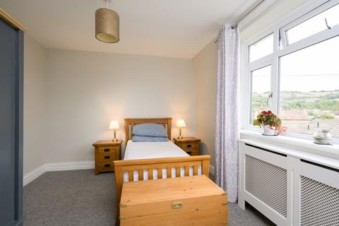 106 Southlands, Bath, BA1 4EA