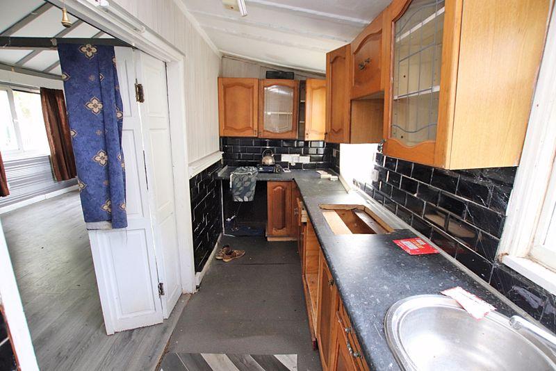 Kitchen photo 1