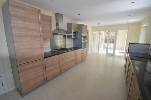 5 bedroom detached house for sale, Queensway Court, MOORGATE
