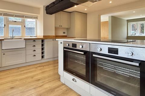 3 bedroom detached house for sale, The Green, Grove