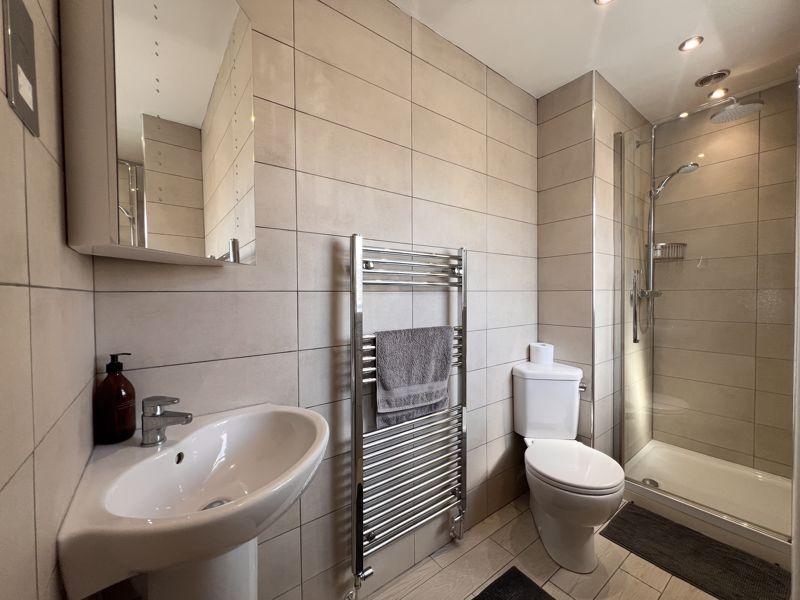 Ensuite Bedroom 2