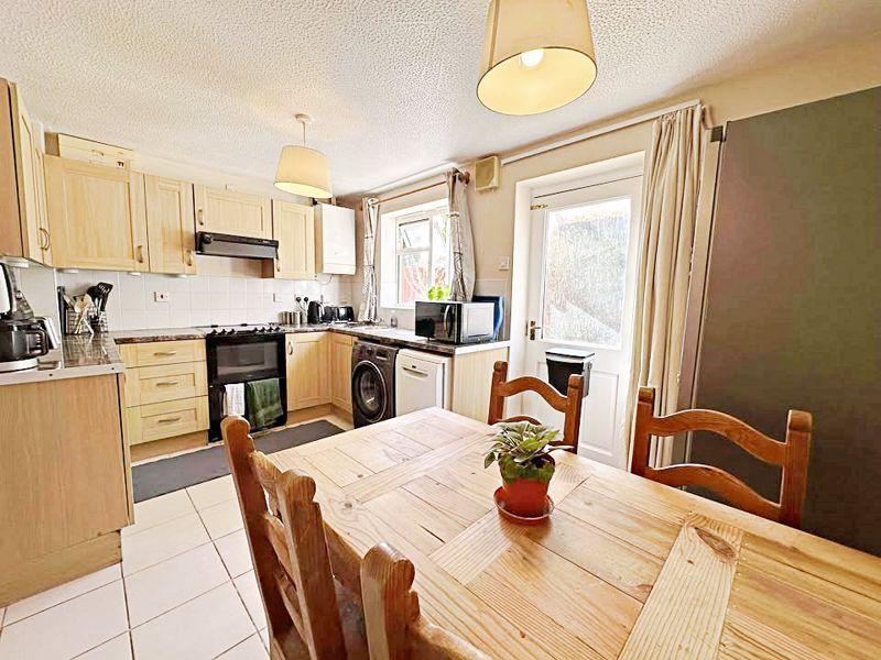 Kitchen/ Dining Room