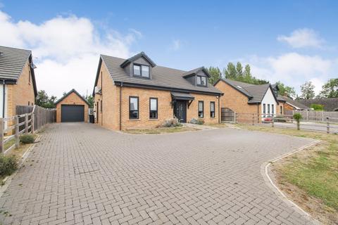 4 bedroom detached house for sale, Top End, Bedford MK41