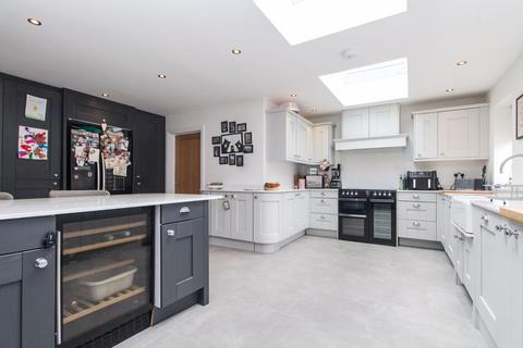 4 bedroom detached house for sale, Top End, Bedford MK41