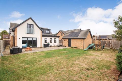 4 bedroom detached house for sale, Top End, Bedford MK41