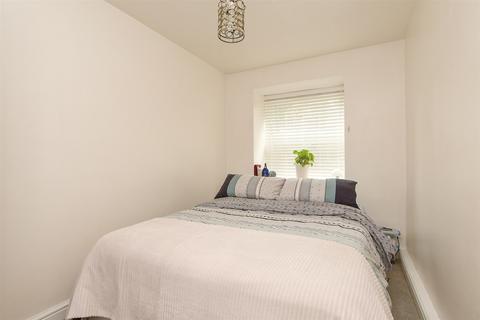 undefined, Fiveacre Close, Croydon CR7