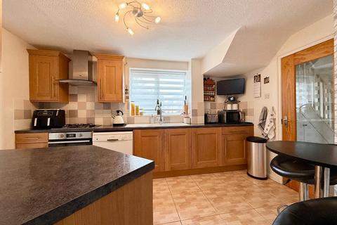 4 bedroom detached house for sale, Dovedale, Bushmead, Luton, Bedfordshire, LU2 7FQ