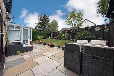 4 bedroom detached house for sale, Dovedale, Bushmead, Luton, Bedfordshire, LU2 7FQ