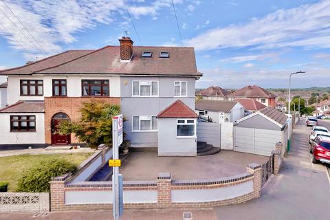 Hunters Grove, Collier Row, RM5