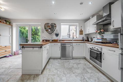 4 bedroom semi-detached house for sale, Dukeminster Road, Bedfordshire LU5