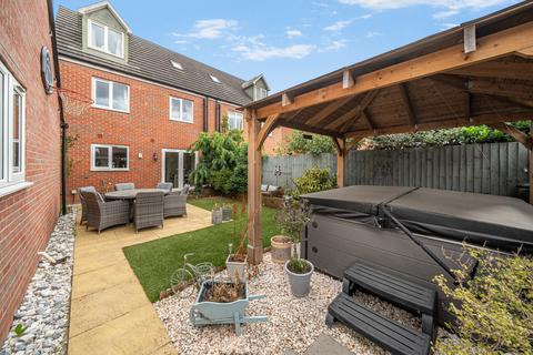 4 bedroom semi-detached house for sale, Dukeminster Road, Bedfordshire LU5