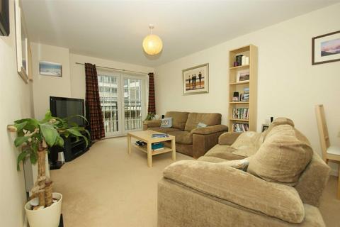 2 bedroom flat for sale, Sandringham Court, Moortown, Leeds