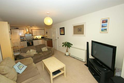 2 bedroom flat for sale, Sandringham Court, Moortown, Leeds