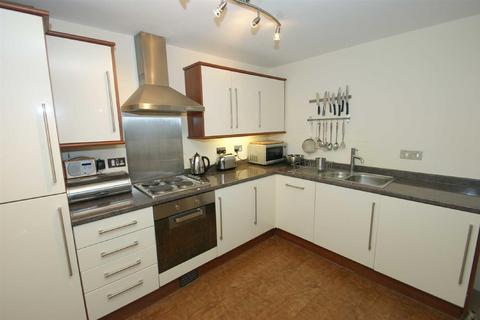 2 bedroom flat for sale, Sandringham Court, Moortown, Leeds
