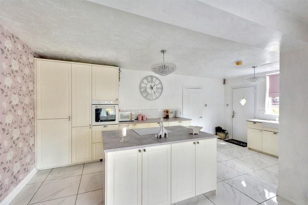 Kitchen (2).jpeg