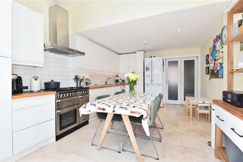 19 Trothy Road, London, SE1 5RR