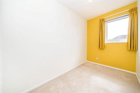 19 Trothy Road, London, SE1 5RR