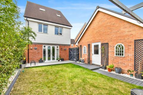 1 Adlam Close, Bordon, GU35 9FQ
