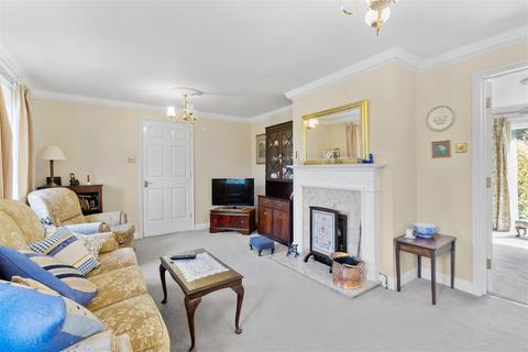 4 bedroom detached house for sale, St. Andrews Close, Hailsham