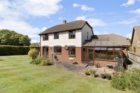 4 bedroom detached house for sale, St. Andrews Close, Hailsham