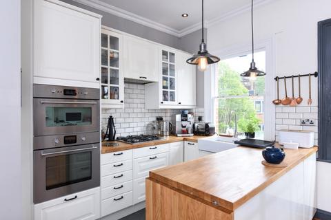 2 bedroom flat to rent, Mazenod Avenue, London, NW6