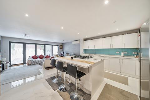 3 bedroom end of terrace house for sale, The Hoe, Carpenders Park, Hertfordshire