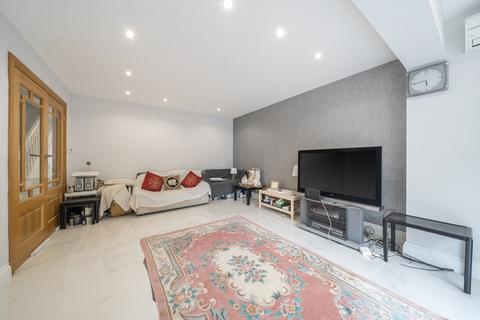 3 bedroom end of terrace house for sale, The Hoe, Carpenders Park, Hertfordshire