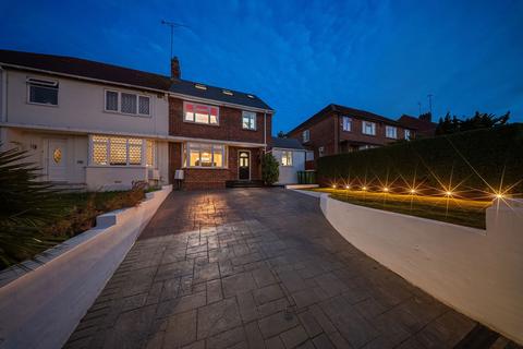 5 bedroom semi-detached house for sale, Avenue Road, Erith DA8