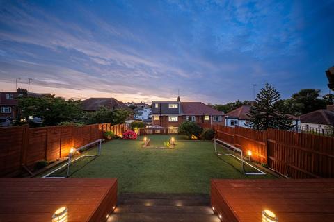5 bedroom semi-detached house for sale, Avenue Road, Erith DA8